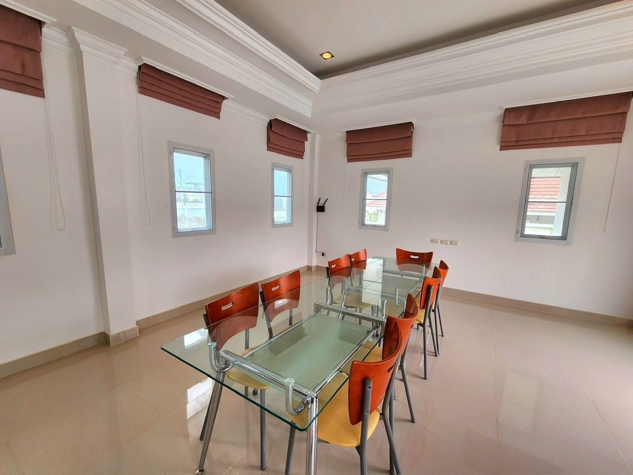 picture Luxury Pool Villa for Sale in Bang Saray - 9/15