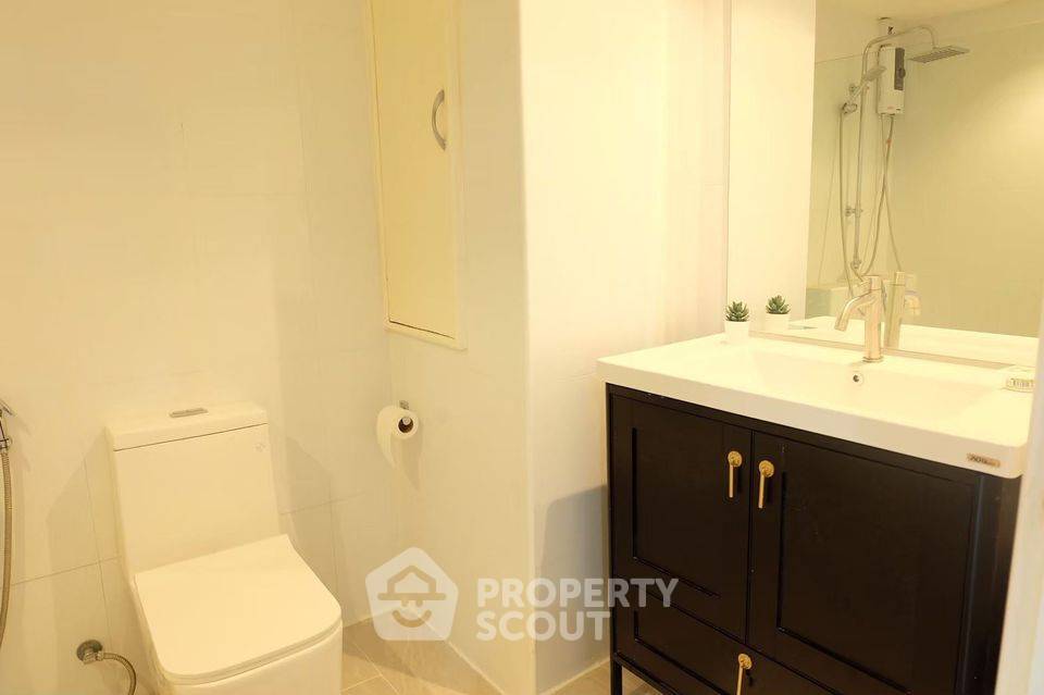 picture 1-BR Condo at Silom Suite Condominium near BTS Saint Louis (ID 370915) - 9/15