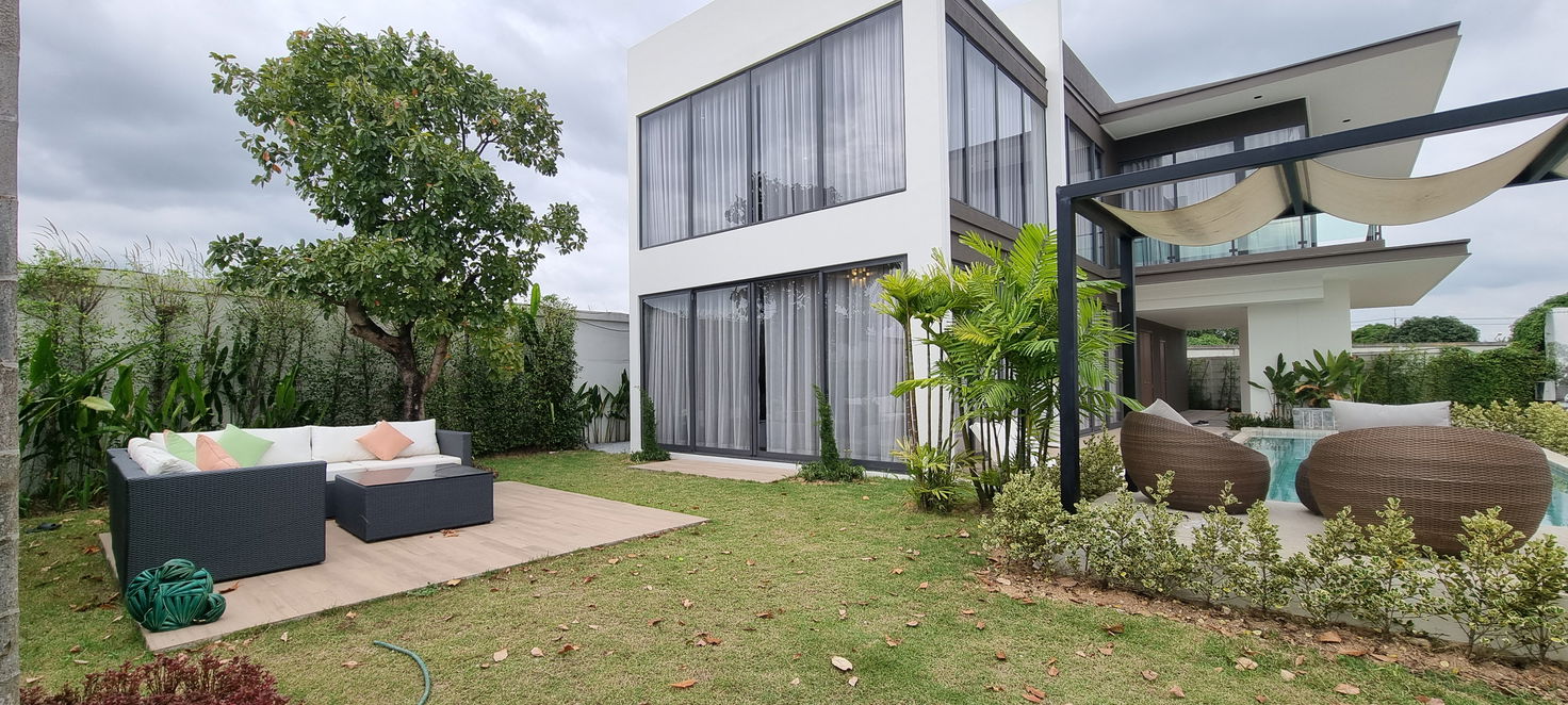 รูป Luxury 4-Bedroom Pool Villa for Sale in Thung Klom-Tan Man - รูปที่ 2/19