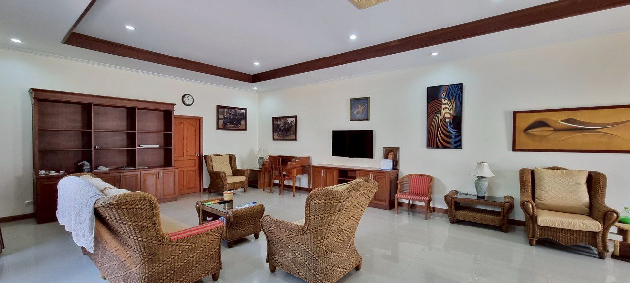 picture 4 Bedrooms House for Sale in East Pattaya - 3/21