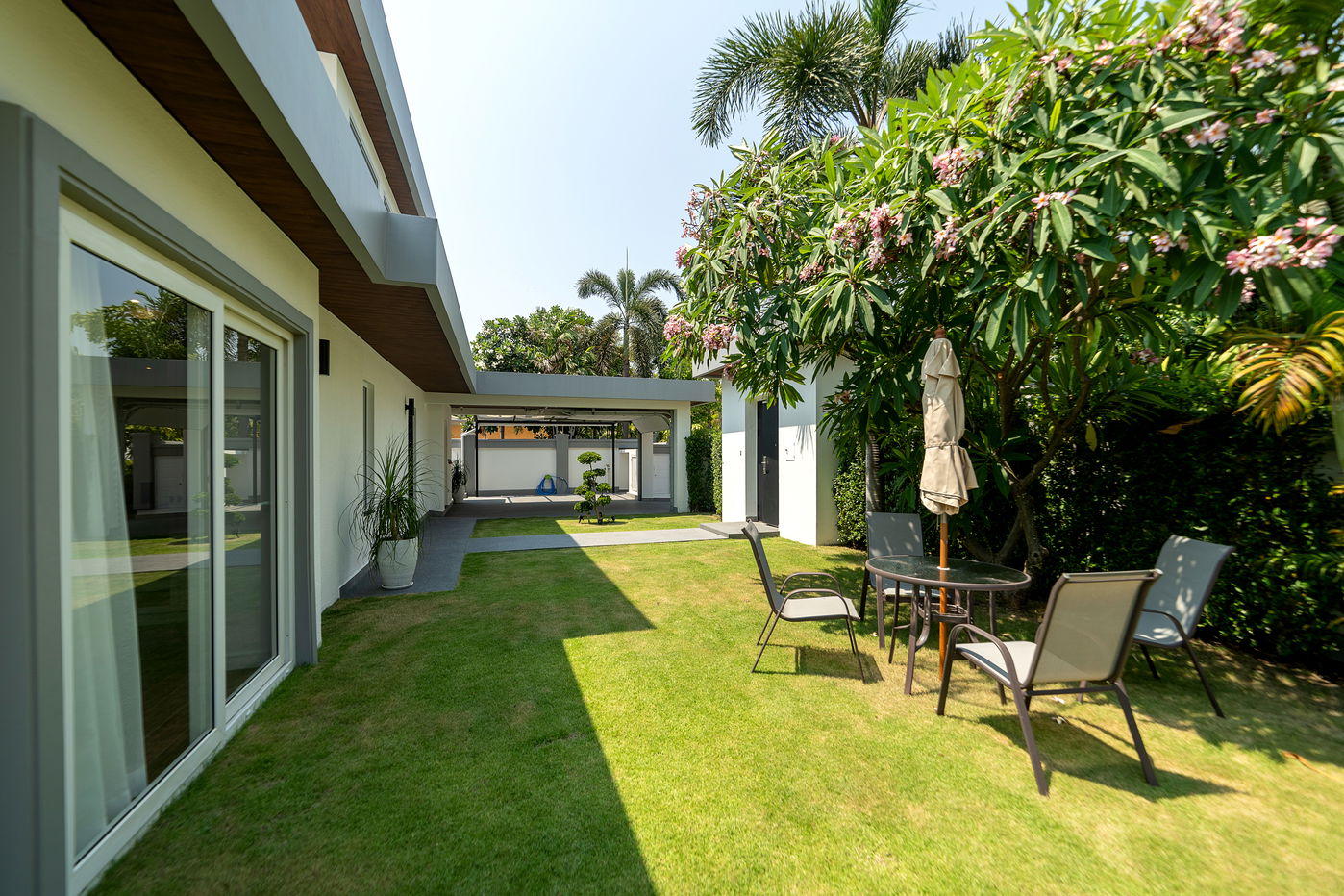 picture Luxury Pool Villa for Sale in Khao Talo - 3/18