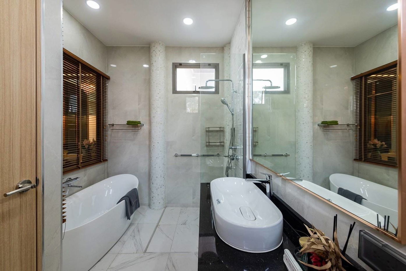 picture Modern Luxury Pool Villa for Sale in Mabprachan - 16/20