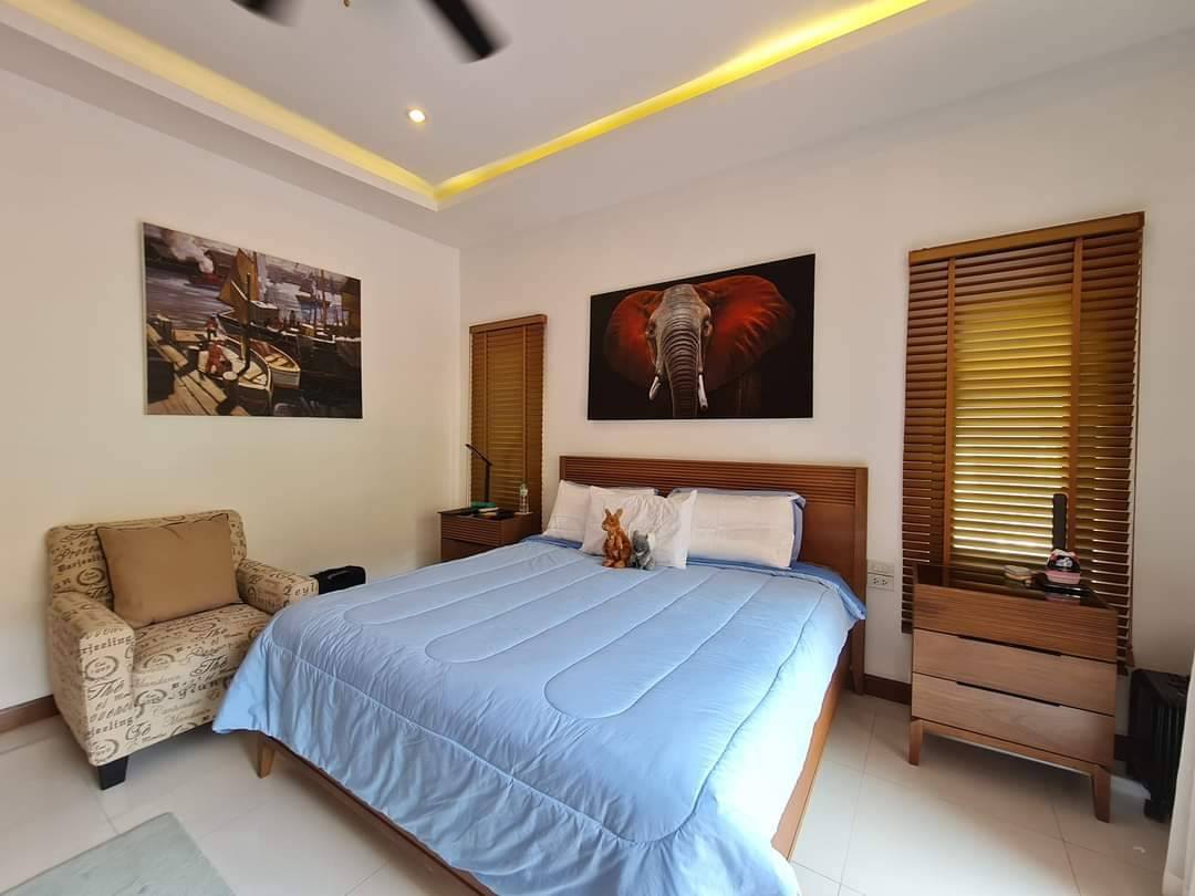 picture Luxury Beachfront Pool Villa for Sale – Bang Saray - 10/20