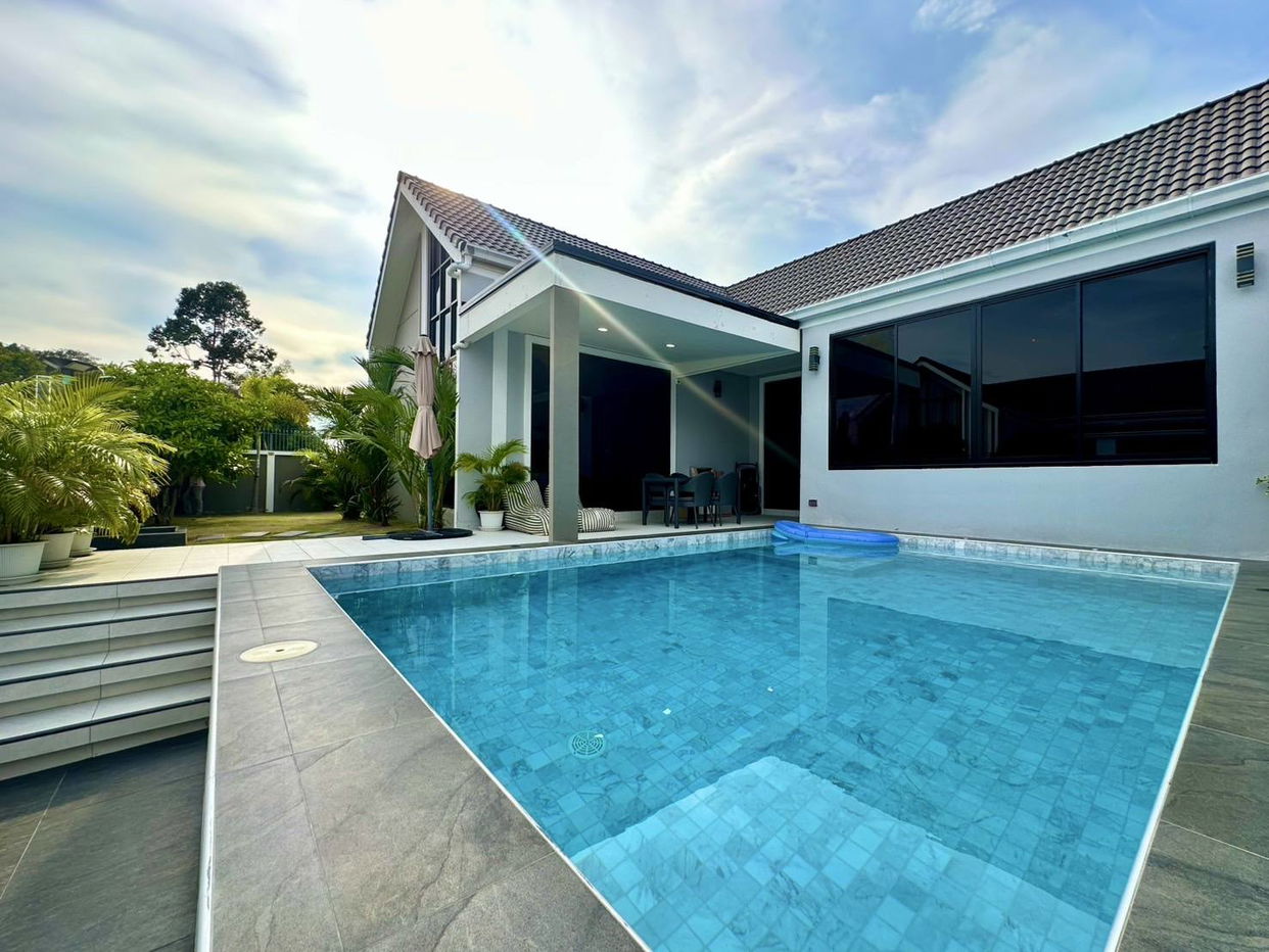picture Luxurious Pool Villa at Mabprachan - 2/17