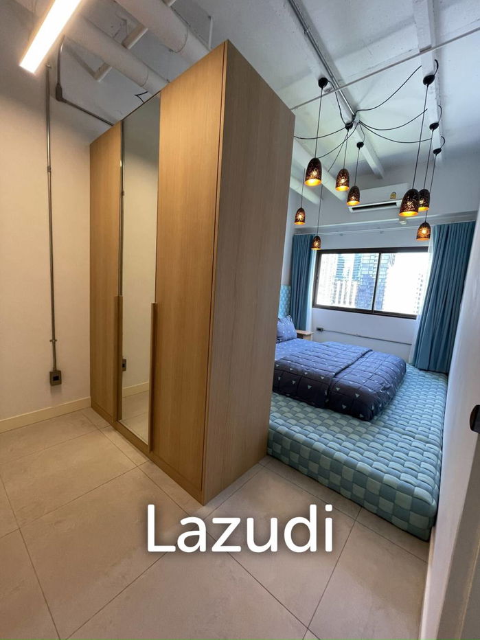 picture Luxury 2-Bedroom Condo in Khlong Toei Nuea Bangkok - 3/11