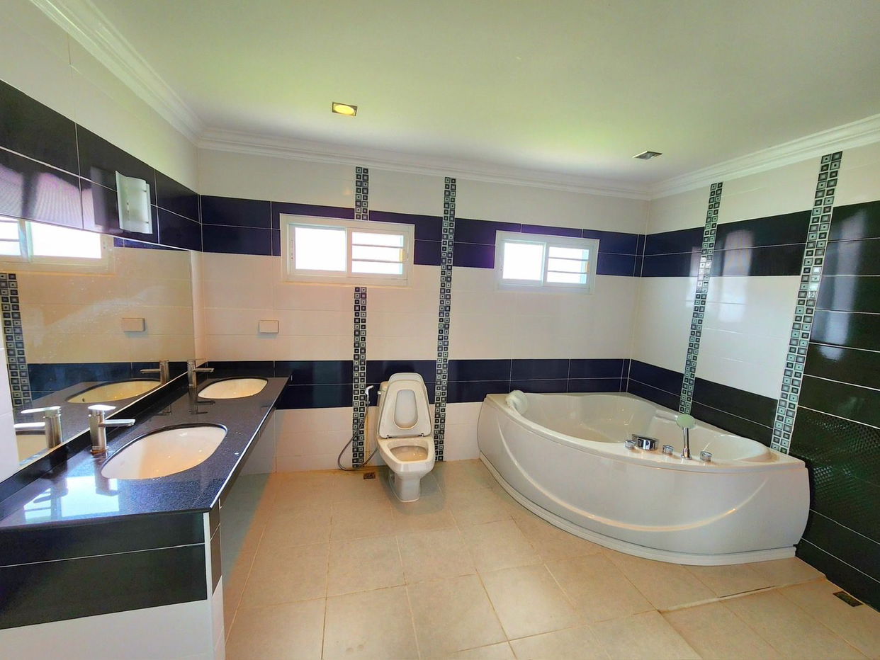 picture Luxury Pool Villa for Sale in Bang Saray - 14/15