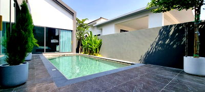 Houses for sale Frost Magical Ice of Siam : 4 Bedrooms Pool Villa near Mabprachan for Sale