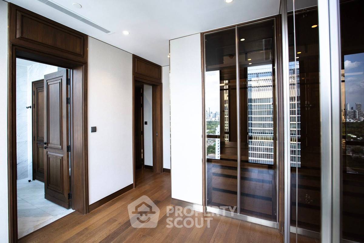 picture 3-BR Condo at Muniq Langsuan near BTS Ratchadamri (ID 2462619) - 14/17