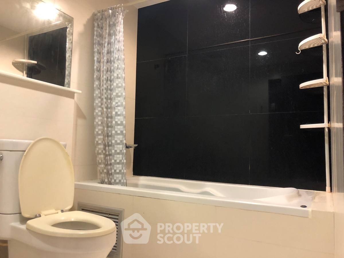 picture 1-BR Condo at The Address Sukhumvit 42 near BTS Ekkamai (ID 512076) - 8/9