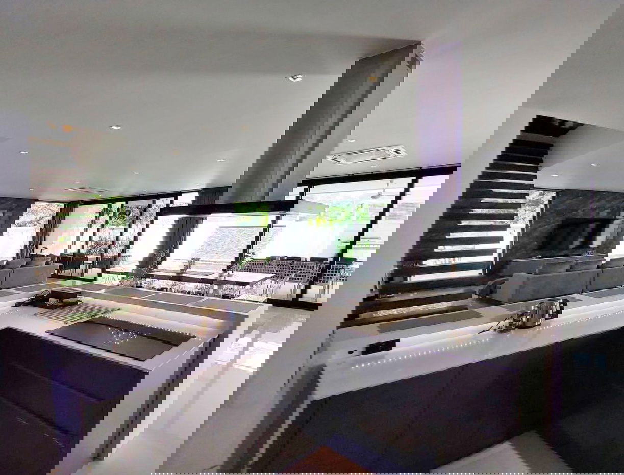 picture 7 Bedrooms Villa for Sale in Pratumnak - 9/23