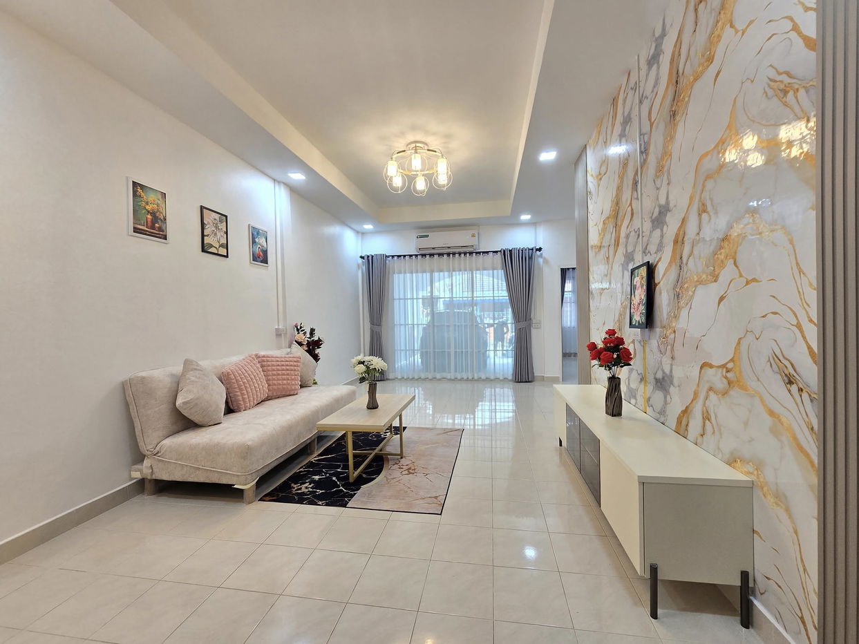 picture 2-Bedroom Semi-Detached House for Sale in Soi Noen Plub Wan - 2/11