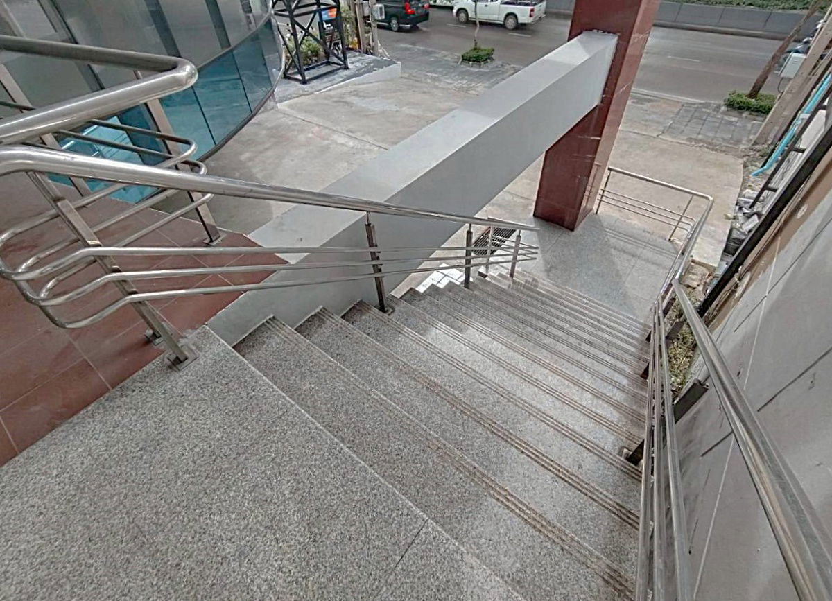 picture 🏢 A 7-storey building with a solid structure, located on Rama 9 Road 💥 Special Price 💥 - 27/28