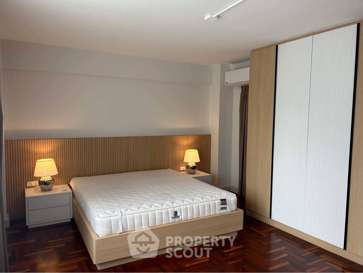 picture 4-BR Condo at Baan Prida Condominium near BTS Nana (ID 1542122) - 5/37