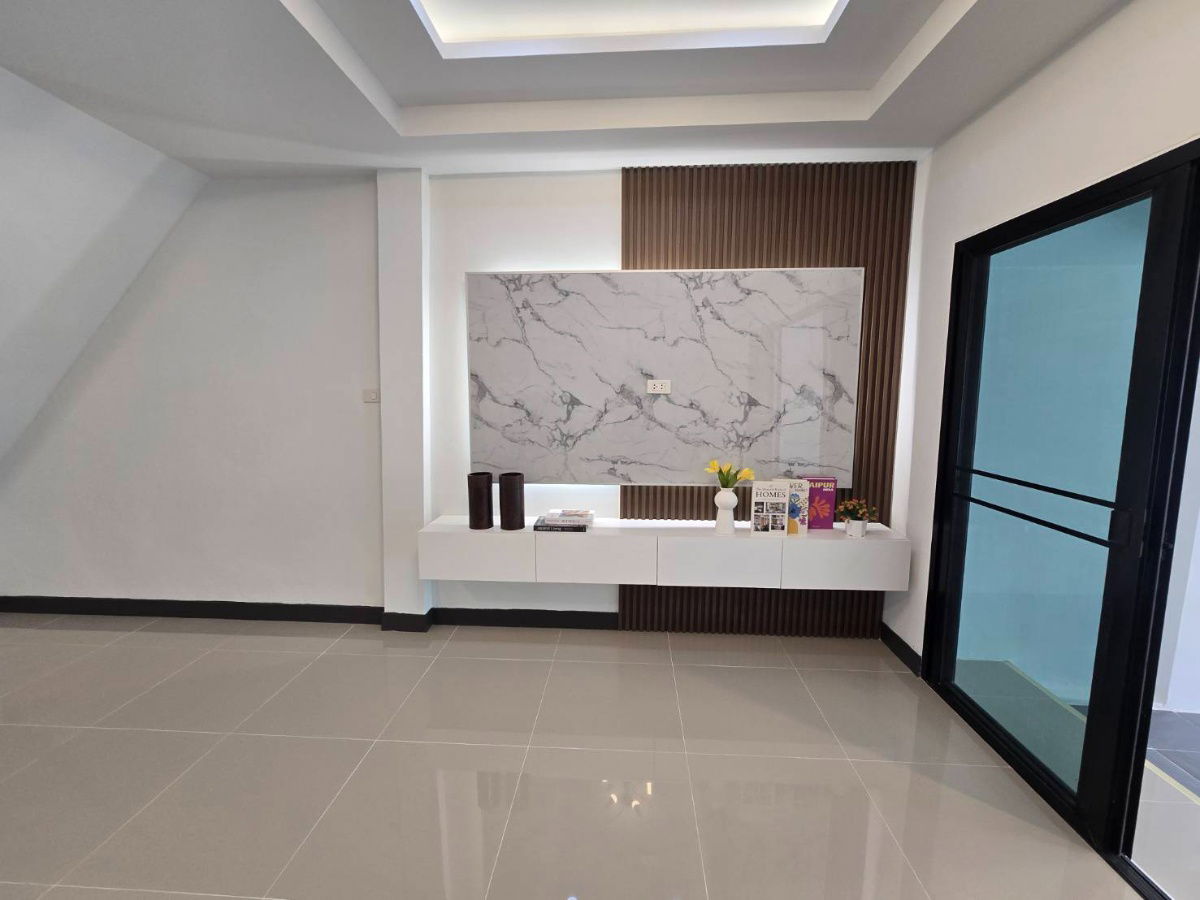 รูป ทาวน์เฮ้าส์2ชั้น รีโนเวทใหม่ ทำเลดี ใกล้สนามบินสุวรรณภูมิ หมู่บ้าน รุ่งนภาเพลส ซอยร่มเกล้า16 มีนบุรี - รูปที่ 7/33