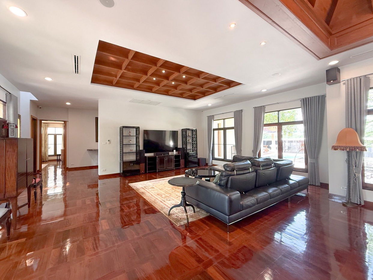 picture Luxury 5-Bedroom Pool Villa in Na Jomtien, Pattaya - 5/16