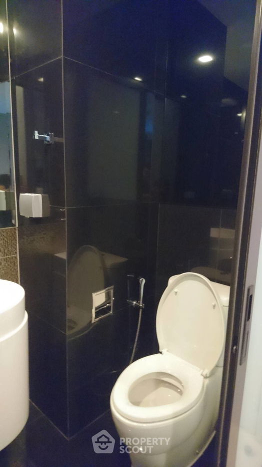 รูป คอนโด 1-ห้องนอน ที่ ริทึ่ม สุขุมวิท 36-38 ใกล้ BTS ทองหล่อ (ID 975358) - รูปที่ 4/8