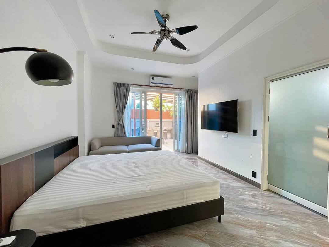 picture Modern 2-Storey House in East Pattaya for Sale - 6/12