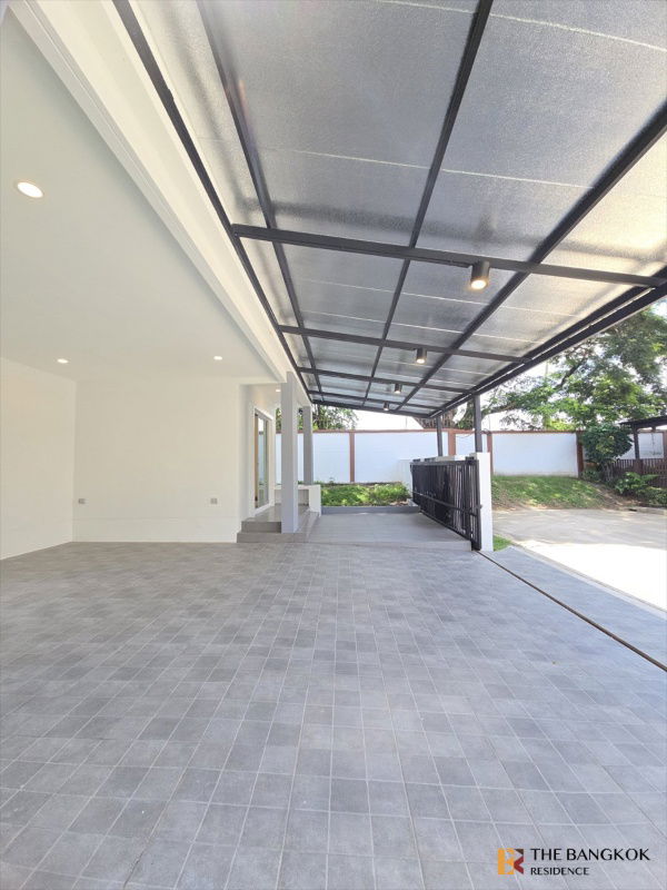 picture Atoll Maldives Palm, a detached house near Mega Bangna, must not be missed. - 5/26