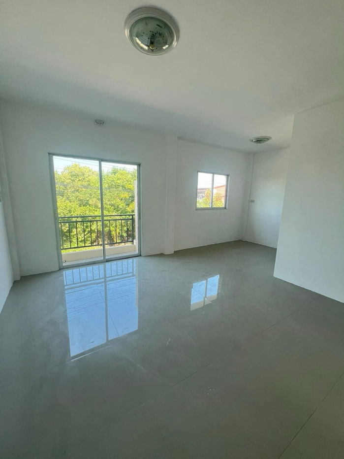 รูป 🏡 𝗛𝗢𝗨𝗦𝗘 𝗙𝗢𝗥 𝗦𝗔𝗟𝗘 | ทาวน์โฮม 3 ชั้น Petch Tawi Buddhamonthon Sai 5 หมู่บ้านเพชรทวี พุทธมณฑล สาย 5 ⚡️ - รูปที่ 5/15