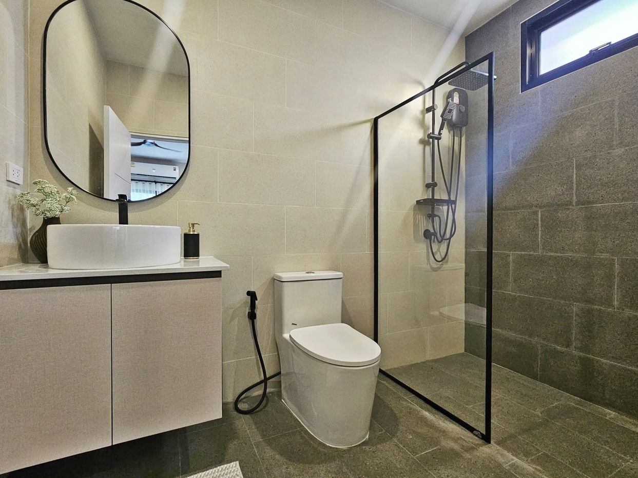 picture 3 Beds Pool Villa in East Pattaya for Sale - 10/12