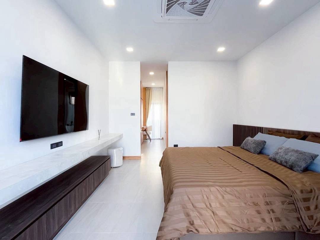 picture Modern Luxury 3-Bedroom Pool Villa for Sale – Mabprachan - 8/10