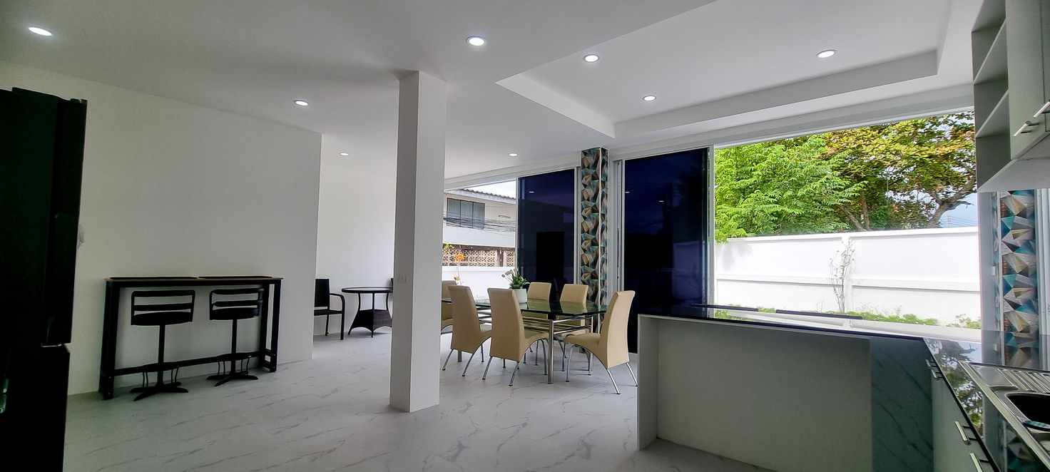 picture Pool Villa for Sale 3 Storeys 4 Bedrooms in Bang Saray - 7/18