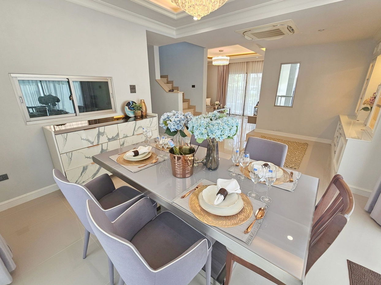 picture 4 Bedrooms House in East Pattaya for Sale - 2/19