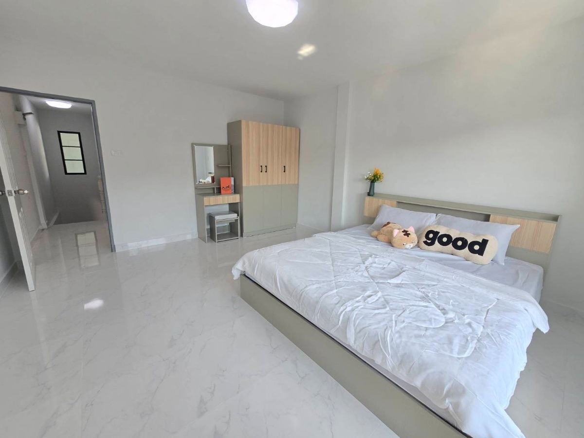 รูป ทาวน์เฮ้าส์ รีโนเวท พร้อมหิ้วกระเป๋าเข้าอยู่ได้เลย  หมู่บ้าน เคซี.รามอินทรา 8 ถนนไทยรามัญ คลองสามวา เฟอร์นิเจอร์มากมาย - รูปที่ 18/26