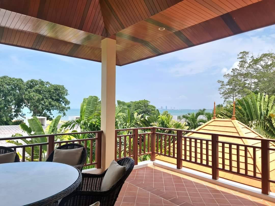 picture Luxury Beachfront Pool Villa for Sale – Bang Saray - 3/20