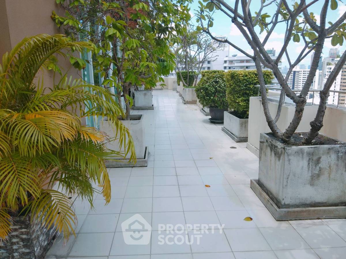 picture 4-BR Condo at Piyathip Place near BTS Phrom Phong (ID 659423) - 27/28