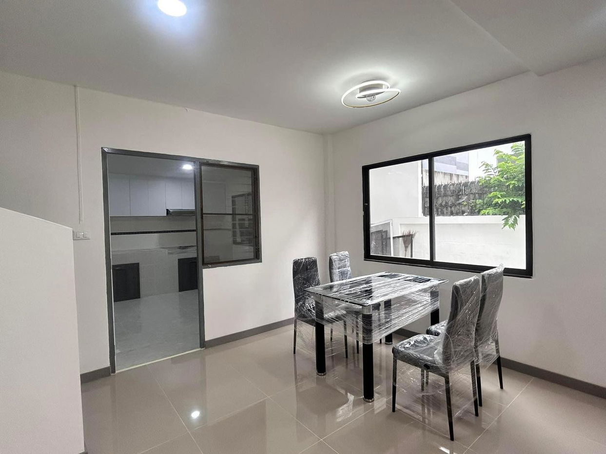 picture 2-Storey House for Sale in East Pattaya - 3/11