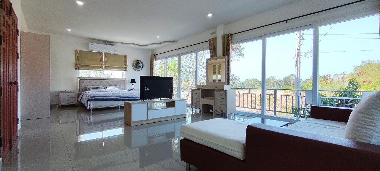 picture 5 Bedrooms House for Sale in Huay Yai - 14/27