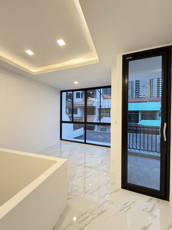 picture 3-Storey Renovated Townhome for Sale in Thappraya - 8/18