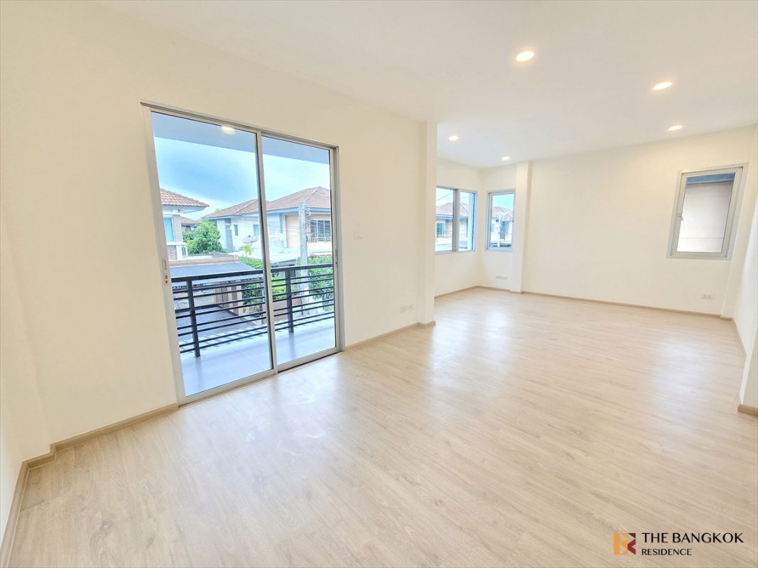 picture Atoll Maldives Palm, a detached house near Mega Bangna, must not be missed. - 19/26