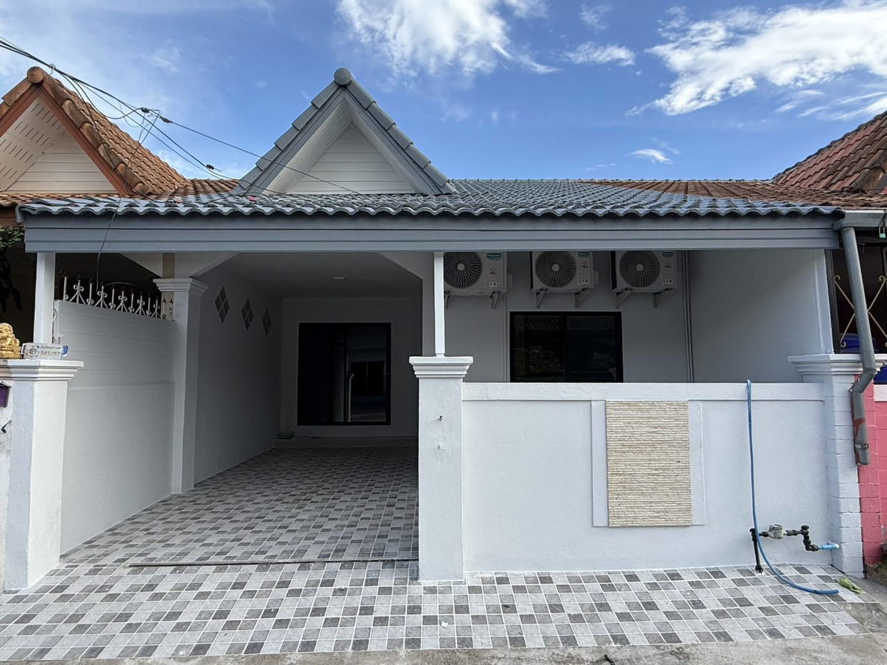 picture Renovated Townhouse for Sale – North Pattaya - 1/10