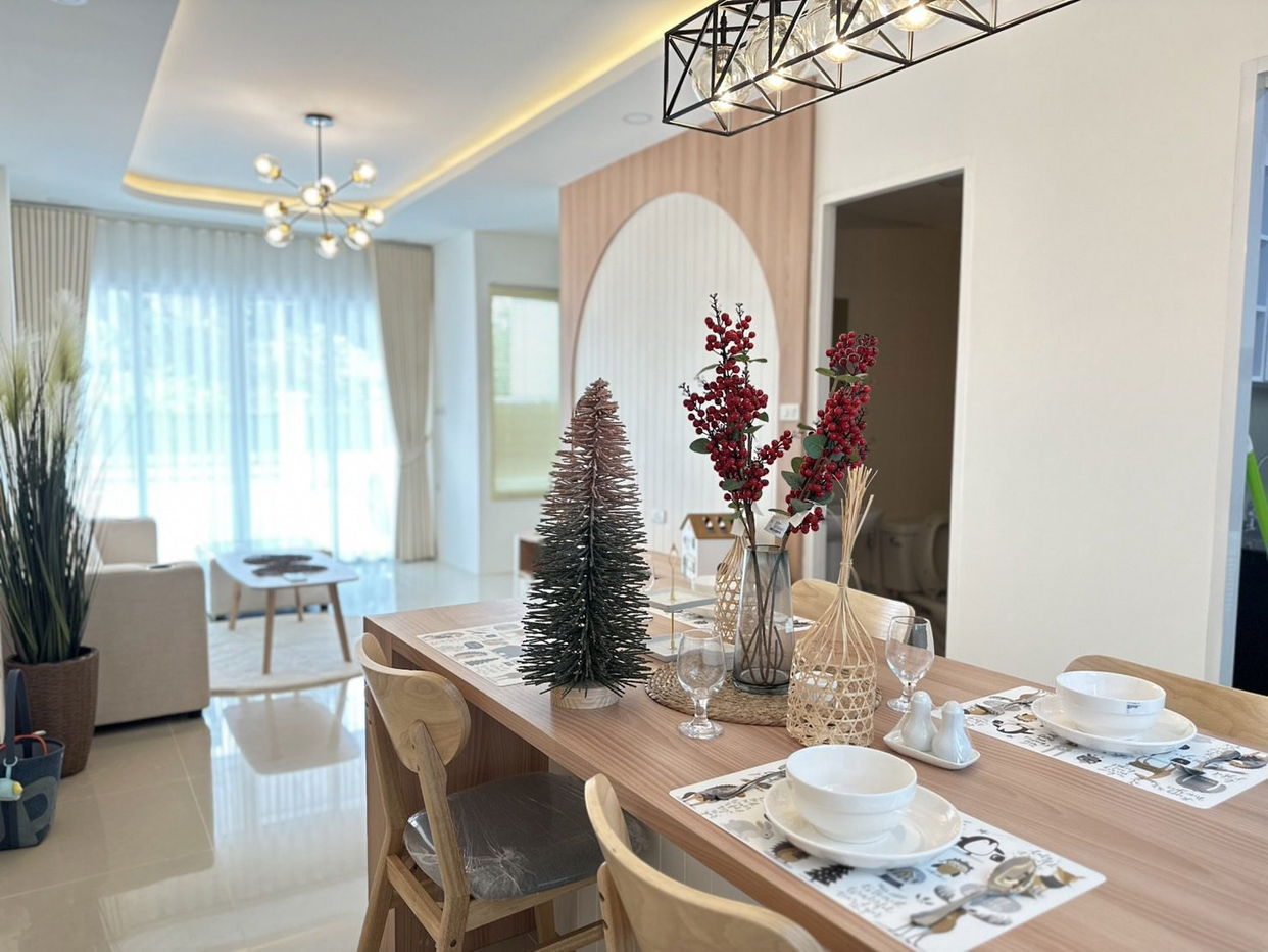 picture Townhouse in East Pattaya 3 Bedrooms for Sale - 1/8