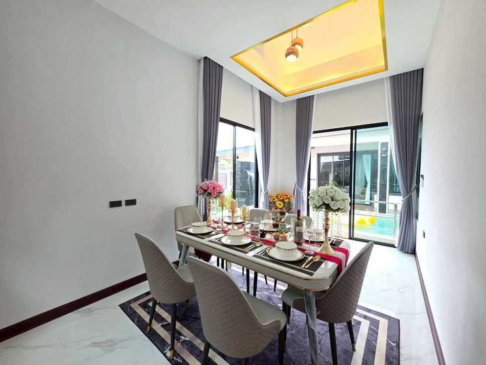 picture Luxury Pool Villa for Sale in Mabprachan - 7/19