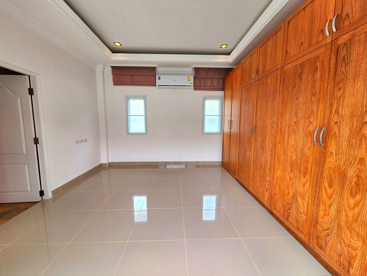 picture Luxury Pool Villa for Sale in Bang Saray - 7/15