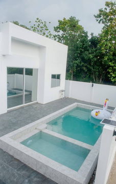 ให้เช่าพูลวิลล่าสุดหรู 3 ห้องนอนในห้วยใหญ่