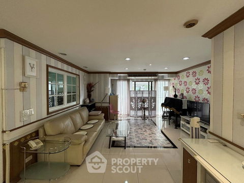 คอนโด 3-ห้องนอน ที่ ริชมอนด์ พาเลส คอนโดมิเนียม ใกล้ BTS พร้อมพงษ์ (ID 2459231)