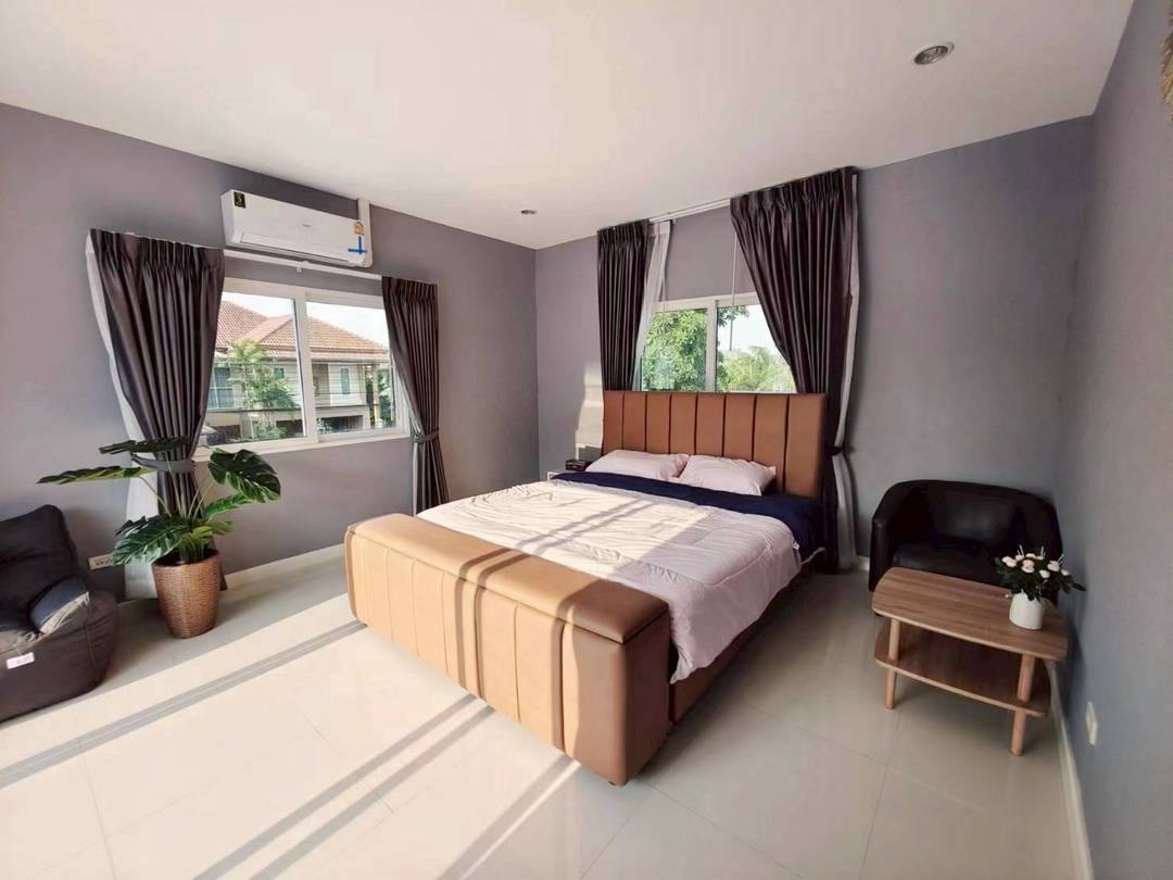 picture Spacious 9-Bedroom Pool Villa in East Pattaya - 10/15