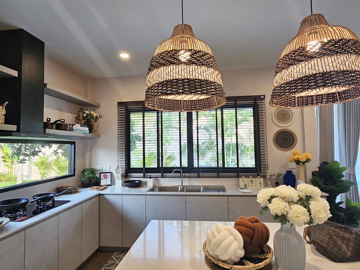 picture 3 Beds Pool Villa in East Pattaya for Sale - 5/12