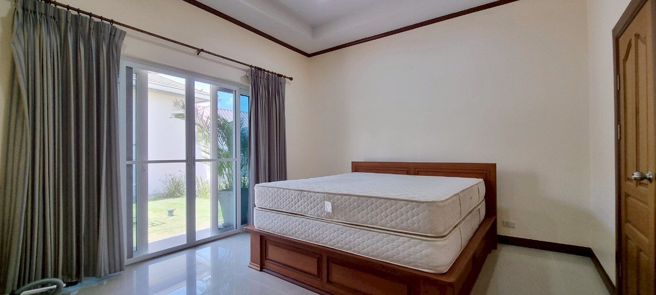 picture 4 Bedrooms House for Sale in East Pattaya - 13/21