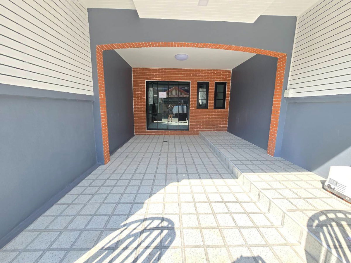 รูป ทาวน์เฮ้าส์ รีโนเวท พร้อมหิ้วกระเป๋าเข้าอยู่ได้เลย  หมู่บ้าน เคซี.รามอินทรา 8 ถนนไทยรามัญ คลองสามวา เฟอร์นิเจอร์มากมาย - รูปที่ 3/26