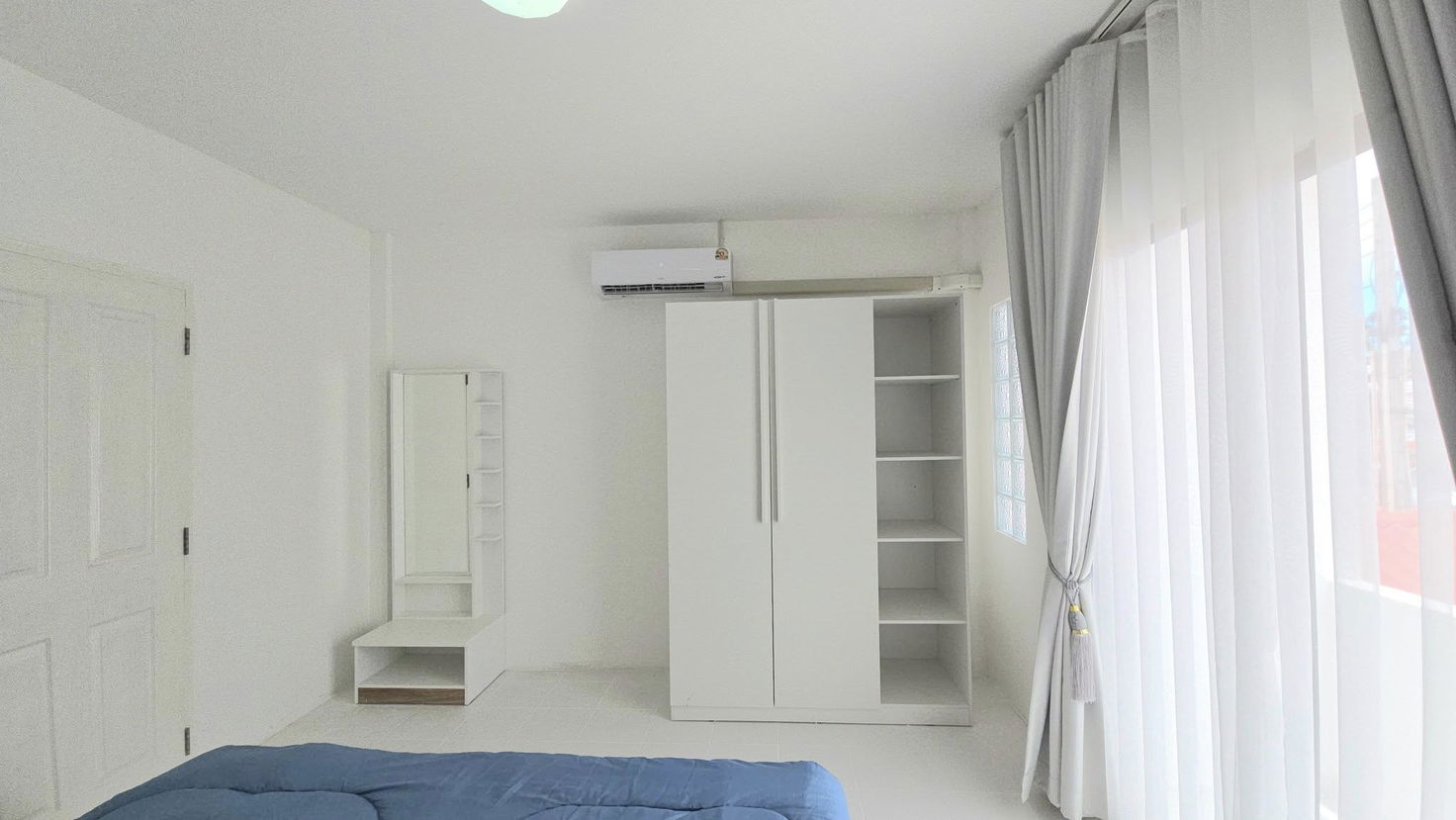 picture 2-Bedroom Townhouse for Sale in East Pattaya - 8/13