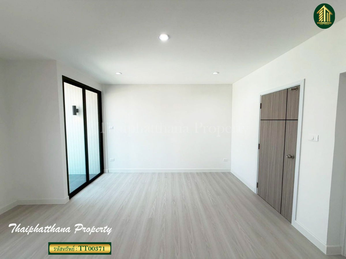 รูป ทาวน์โฮม 3 ชั้น ซอยนาคนิวาส ลาดพร้าว รีโนเวทใหม่ สวย พร้อมเข้าอยู่ - รูปที่ 8/15