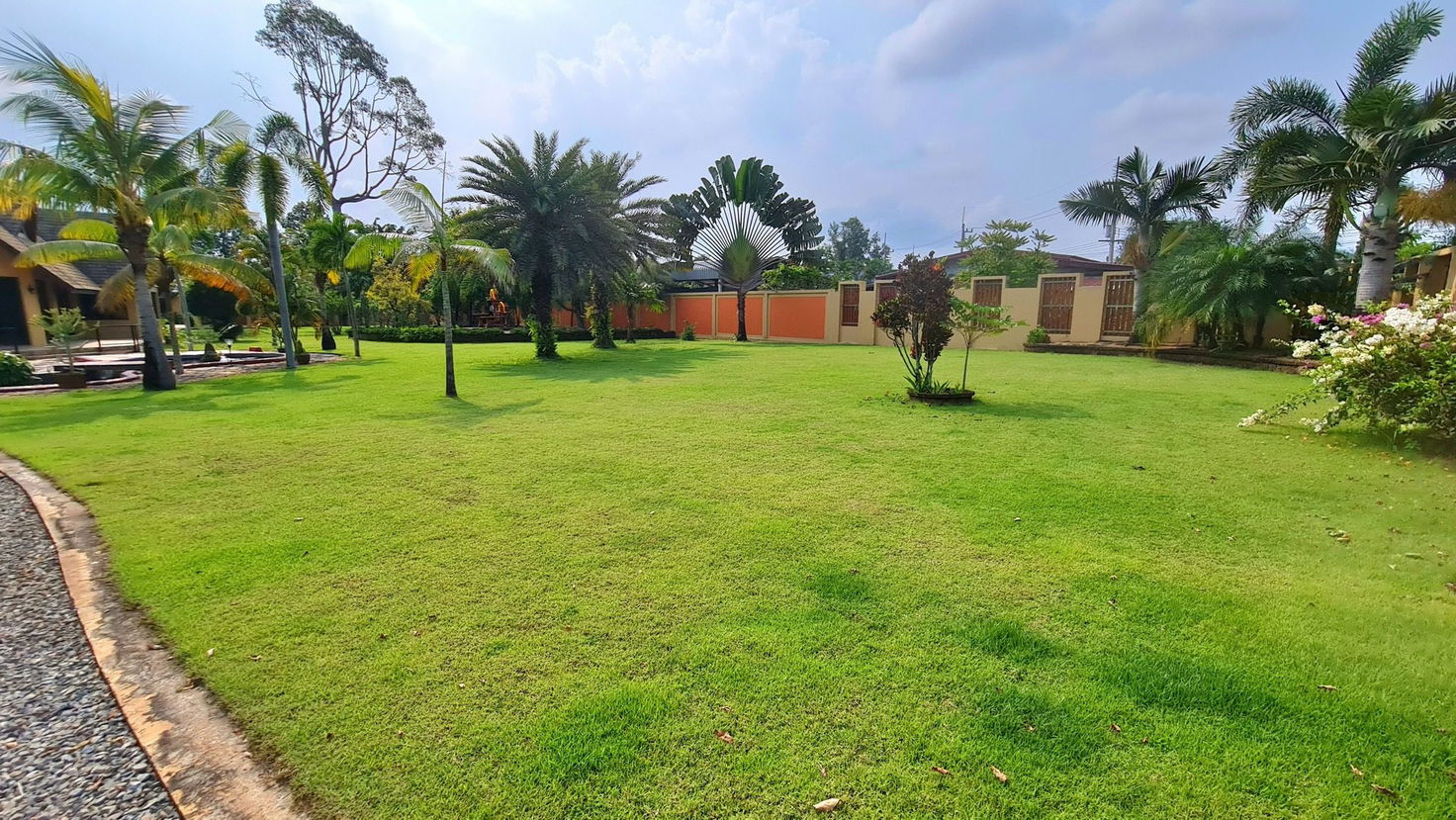 picture Spacious Private Villa with Swimming Pool for Sale – Bang Saray - 17/20