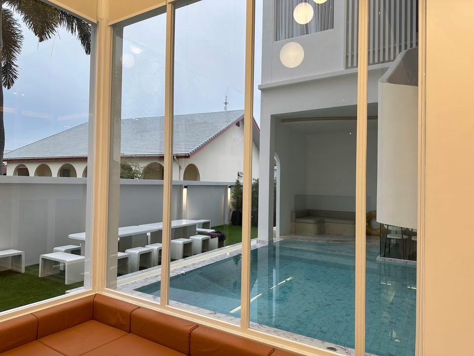 รูป วิลล่าหรู 4 ห้องนอนพร้อมสระว่ายน้ำให้เช่าในเขามะกอก พัทยาตะวันออก - รูปที่ 5/6