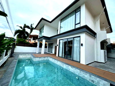 Houses for sale Wat Phra Yai : Luxury Pool Villa for Sale – Thepprasit Road, Pattaya
