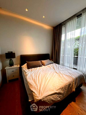 Condos for rent Charn Issara Tower : 4-BR Condo at Saladaeng One near MRT Si Lom (ID 2463111)